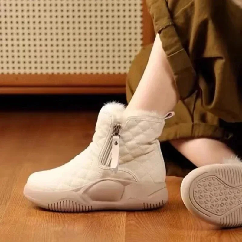 Водонепроницаемые зимние ботинки в стиле ретро, новая зимняя обувь из вулканизированного хлопка на мягкой подошве с плюшевой изоляцией, женская обувь с высоким берцем Traf
Водонепроницаемые зимние ботинки в стиле ретро, новая зимняя обувь из вулканизированного хлопка на мягкой подошве с плюшевой изоляцией, женская обувь с высоким берцем Traf