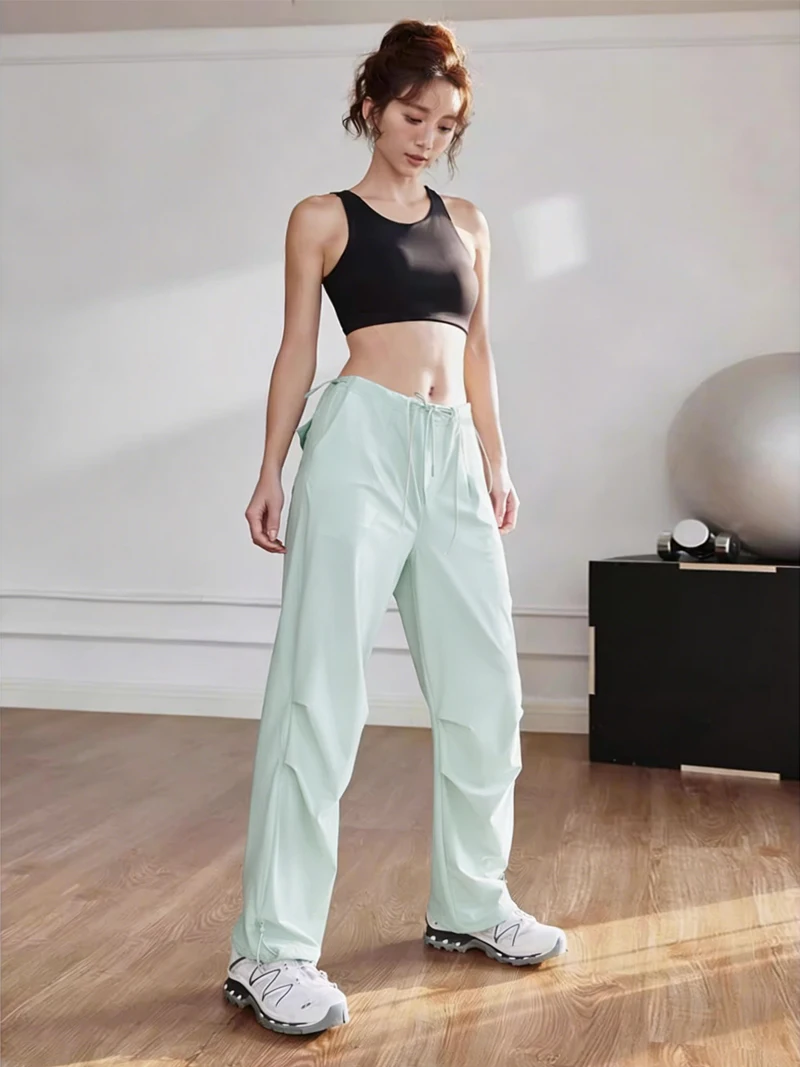 Women's Lightweight Stretch Cargo Pants With Drawstring Details
Women's Lightweight Stretch Cargo Pants With Drawstring Details