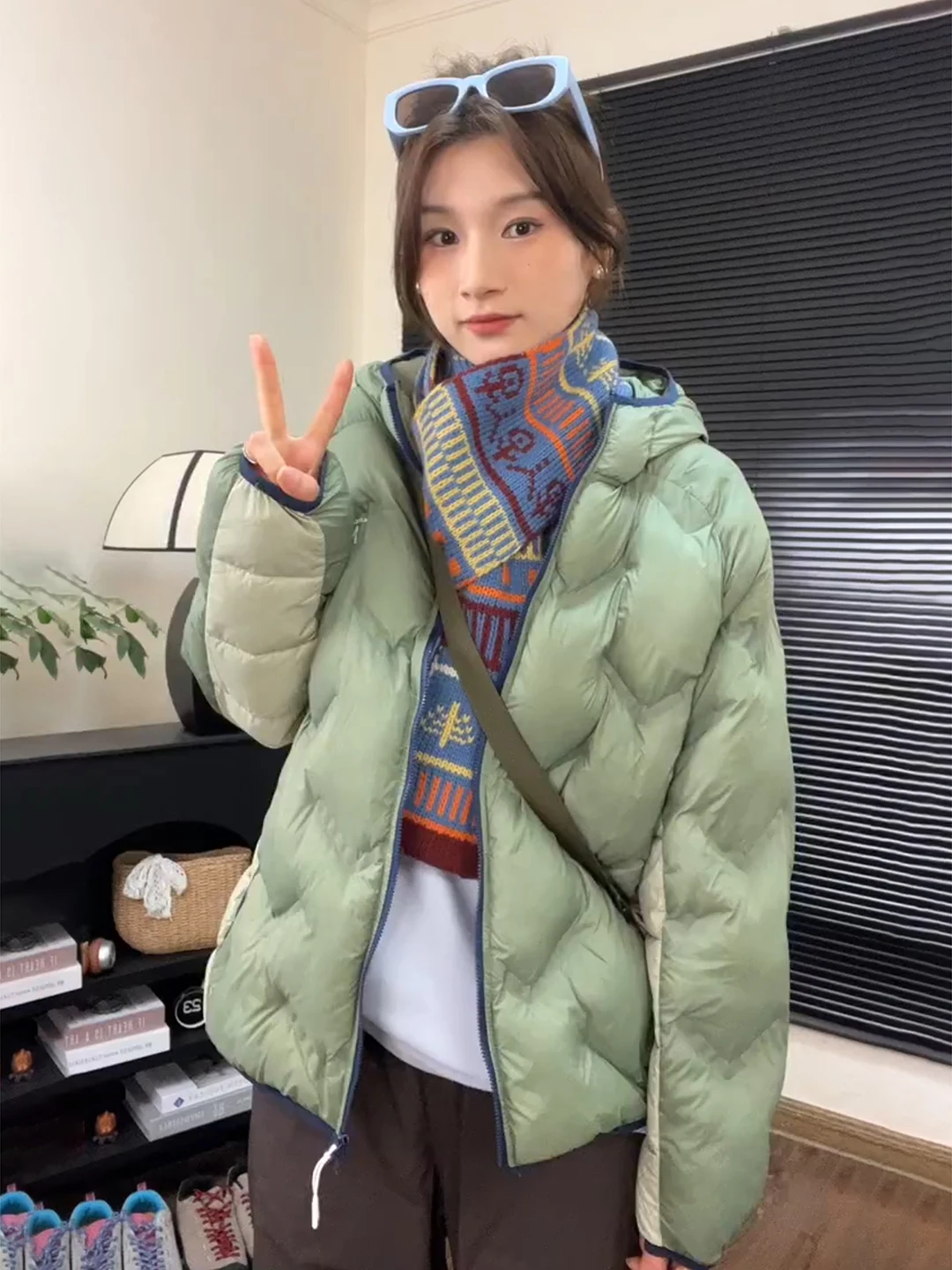 Легкое водонепроницаемое хлопковое пальто с капюшоном для активного отдыха, устойчивое к влаге, с цветным принтом, молодежный стиль
Легкое водонепроницаемое хлопковое пальто с капюшоном для активного отдыха, устойчивое к влаге, с цветным принтом, молодежный стиль