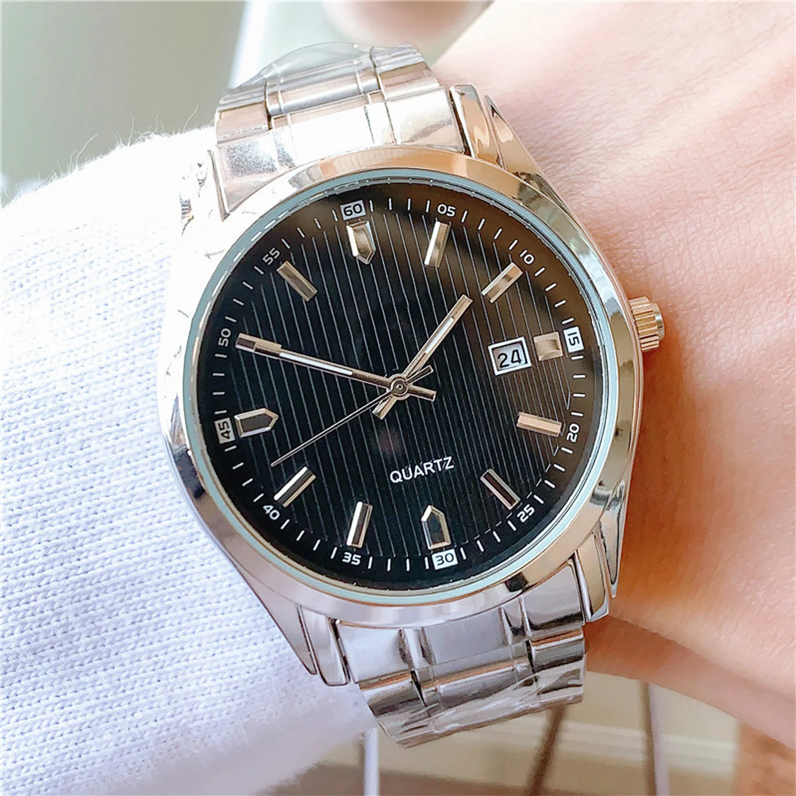 Men's Minimalist Quartz Watch Daily Simple Style Gentlemen Business Watch for Outside Office Business Meeting
Men's Minimalist Quartz Watch Daily Simple Style Gentlemen Business Watch for Outside Office Business Meeting