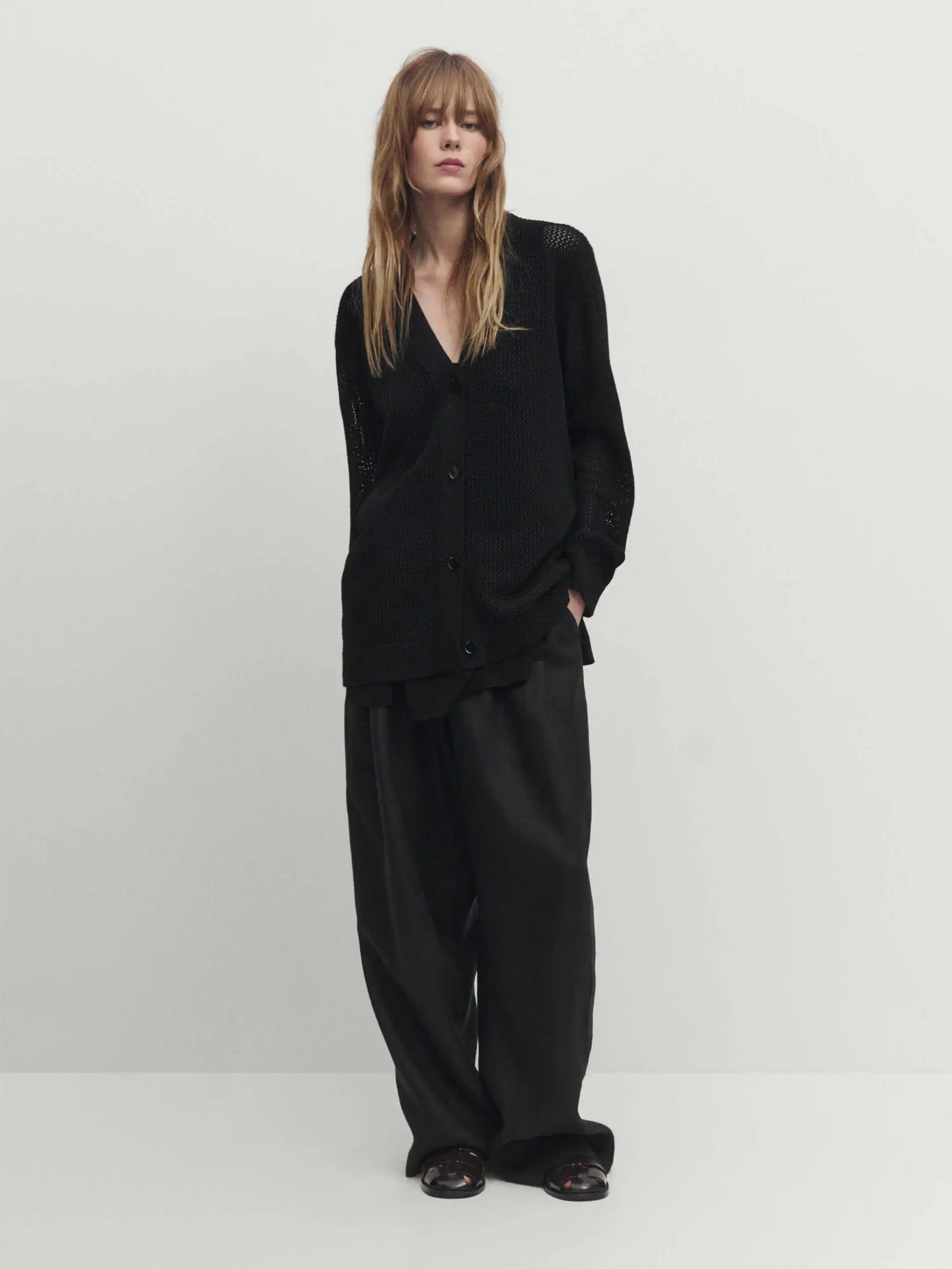 Ethereal MD 2025 massidutti spring new style of Women's fashion lazy minimalist elegant black V-neck sweater knitted cardigan
Ethereal MD 2025 massidutti spring new style of Women's fashion lazy minimalist elegant black V-neck sweater knitted cardigan