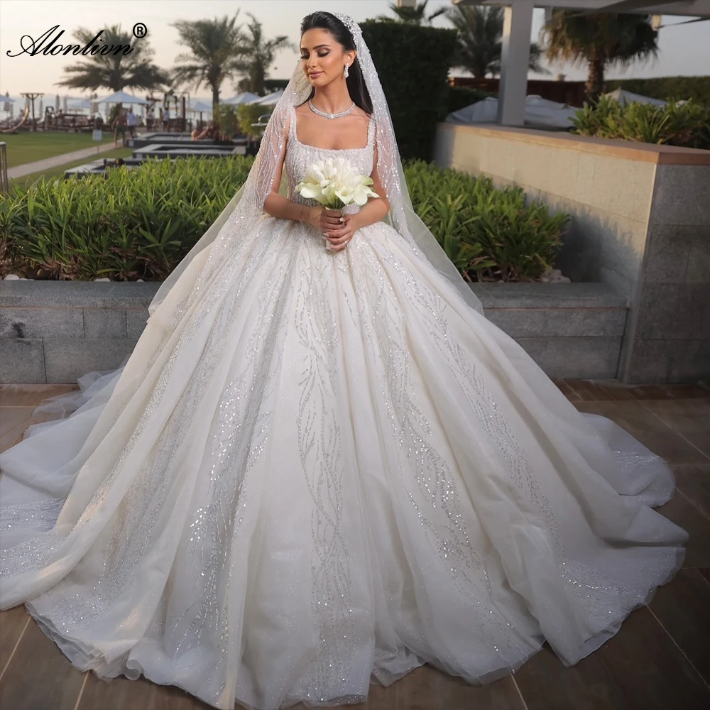 Alonlivn Custom Made Full Of Beading Embroidery Square Collar Wedding Dresses Delicate Lace Ball Gown Bridal Gowns
Alonlivn Custom Made Full Of Beading Embroidery Square Collar Wedding Dresses Delicate Lace Ball Gown Bridal Gowns