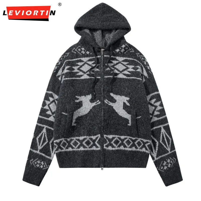 Мужской осенне-зимний модный универсальный кардиган с двойной молнией, тотемный жаккардовый свободный вязаный свитер с капюшоном в уличном стиле
Мужской осенне-зимний модный универсальный кардиган с двойной молнией, тотемный жаккардовый свободный вязаный свитер с капюшоном в уличном стиле