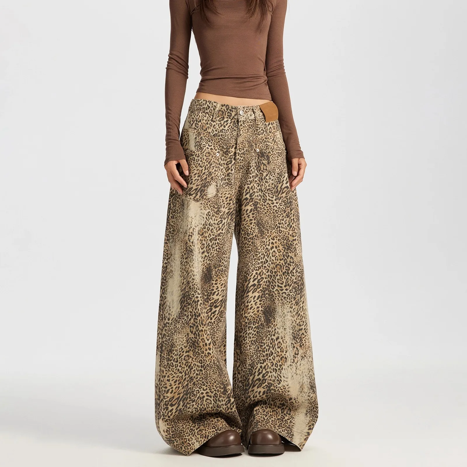 American Retro Distressed Leopard Print Wide-Leg Jeans for Women, Spring and Autumn, Loose Fit, Leg-Lengthening, Versatile Straight-Leg Floor-Length Pants
American Retro Distressed Leopard Print Wide-Leg Jeans for Women, Spring and Autumn, Loose Fit, Leg-Lengthening, Versatile Straight-Leg Floor-Length Pants