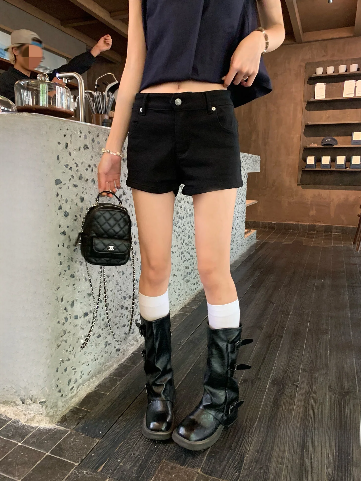 High Waist Straight Leg Denim Shorts for Women Casual Summer Outerwear Small Size Versatile Comfortable Fit Zipper Closure
High Waist Straight Leg Denim Shorts for Women Casual Summer Outerwear Small Size Versatile Comfortable Fit Zipper Closure