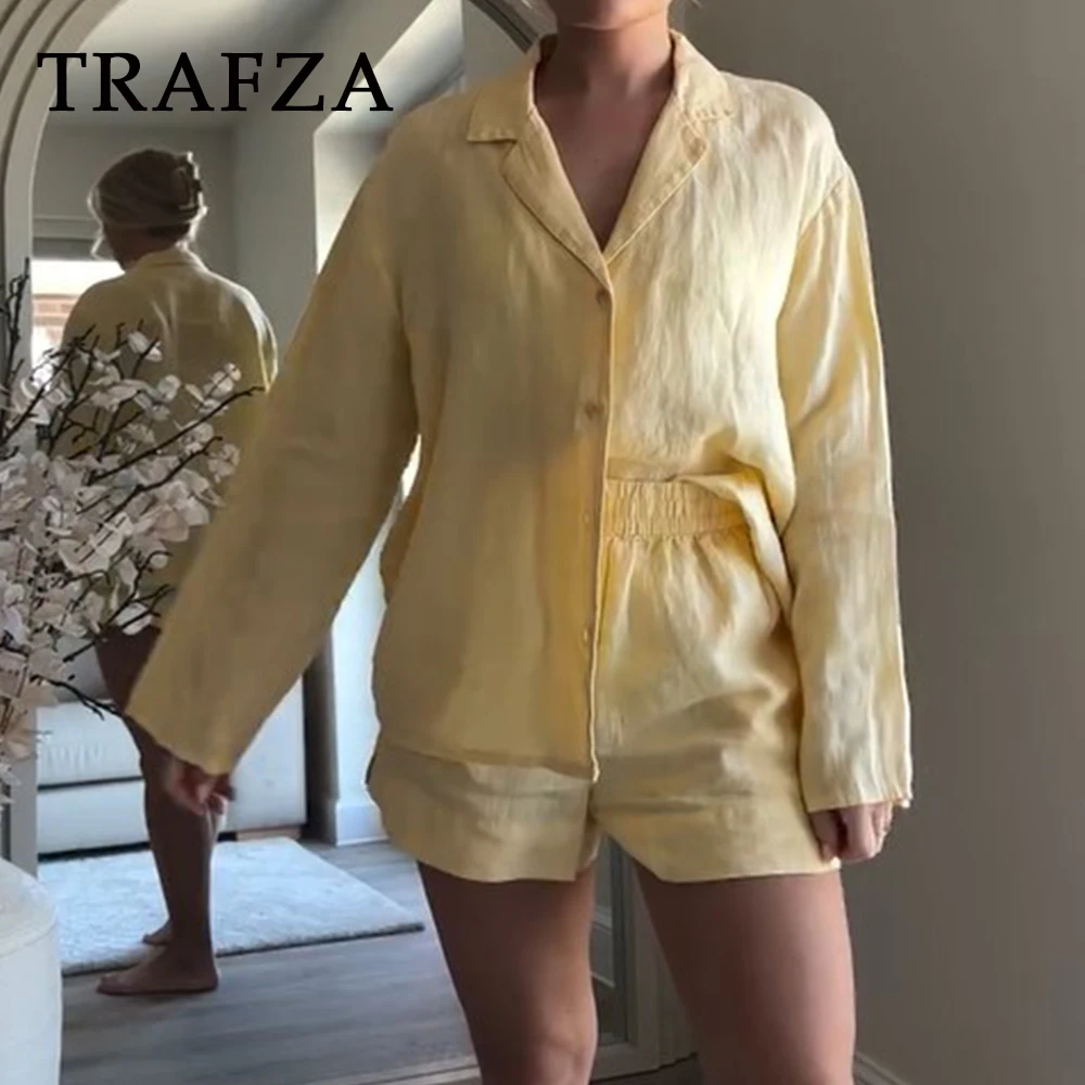 TRAFZA шикарные желтые винтажные женские костюмы рубашки с v-образным вырезом + плиссированные шорты с эластичной резинкой на талии уличная мода 2025 повседневный праздничный комплект
TRAFZA шикарные желтые винтажные женские костюмы рубашки с v-образным вырезом + плиссированные шорты с эластичной резинкой на талии уличная мода 2025 повседневный праздничный комплект