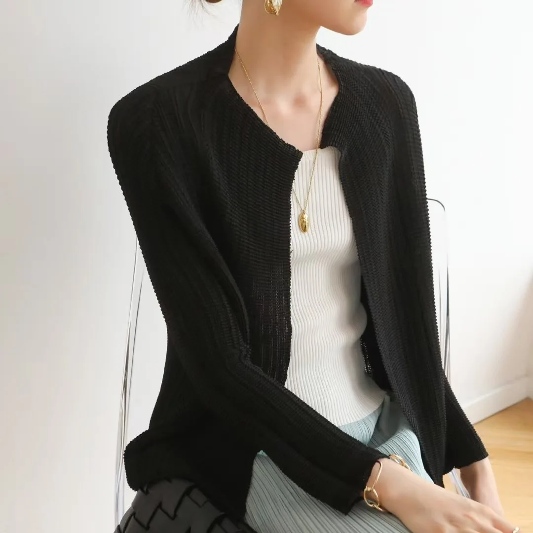 Miyake Solid Color Jacket 2025 Spring New Temperament Round Neck Korean Version of The Large Size Fashion Cardigan Jacket
Miyake Solid Color Jacket 2025 Spring New Temperament Round Neck Korean Version of The Large Size Fashion Cardigan Jacket