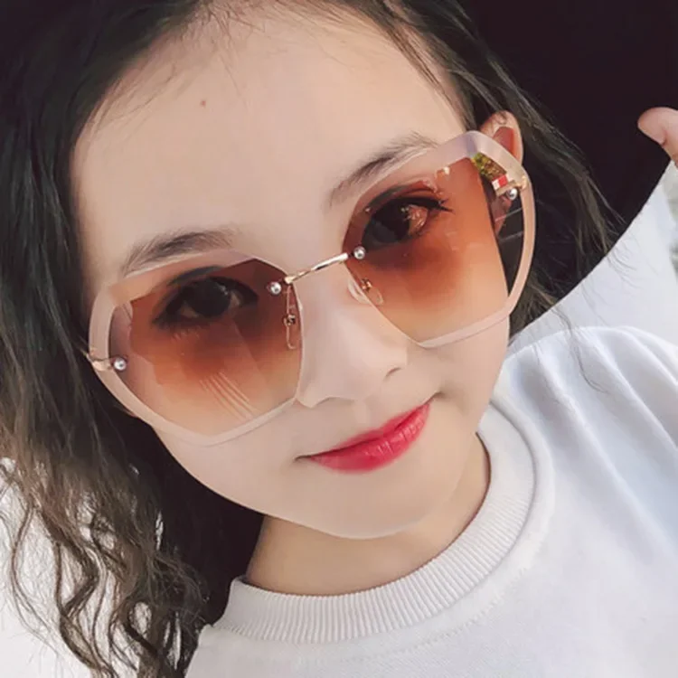 Rimless Retro Irregular Sunglasses Children Brand Designer Sun Glasses for Boy/Girl Metal Female Eyewear UV400 Oculos De Sol
Rimless Retro Irregular Sunglasses Children Brand Designer Sun Glasses for Boy/Girl Metal Female Eyewear UV400 Oculos De Sol