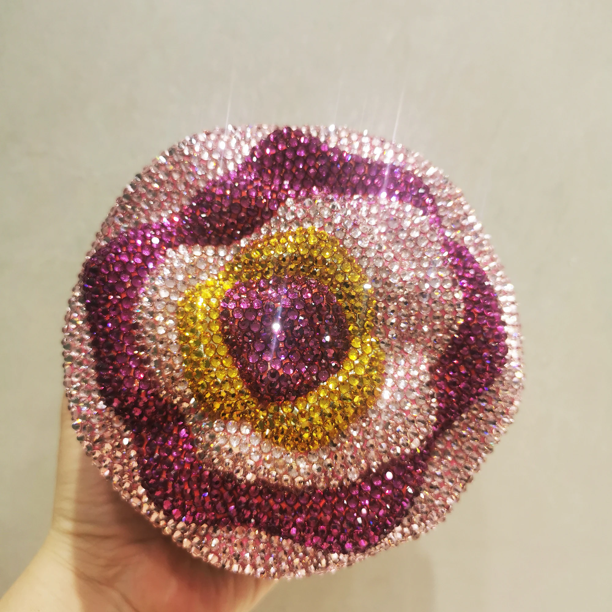 Multicolored Women Flower Stones Clutch Bags Lady Evening Purse Female Handbags Bridal Wedding Party rhinestone Minaudiere Bags
Multicolored Women Flower Stones Clutch Bags Lady Evening Purse Female Handbags Bridal Wedding Party rhinestone Minaudiere Bags