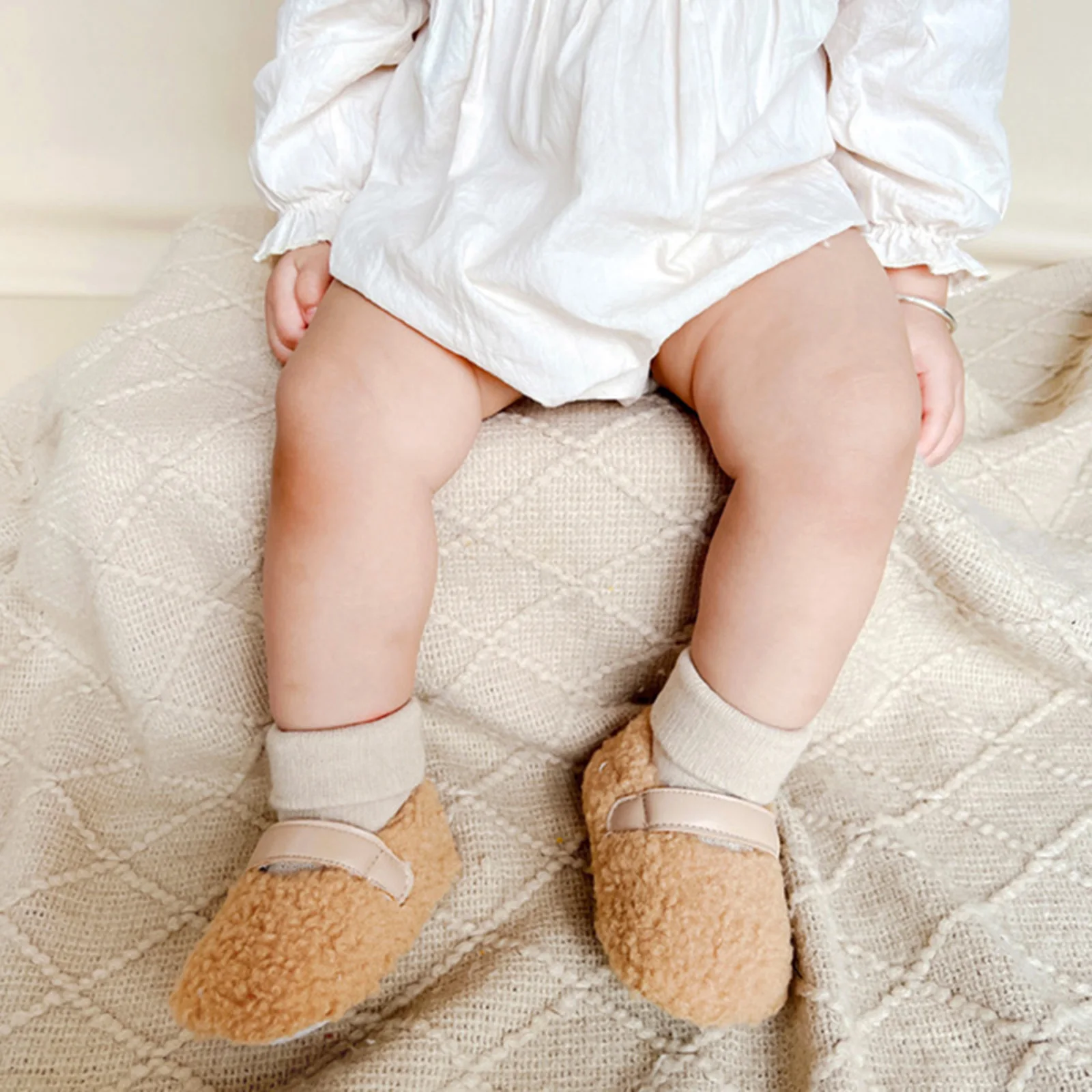 6-18months Infant boys Girls Flats Booties Winter Warm Indoor shoes for baby boys Non-slip Bottom Fleece First Walker Shoes
6-18months Infant boys Girls Flats Booties Winter Warm Indoor shoes for baby boys Non-slip Bottom Fleece First Walker Shoes