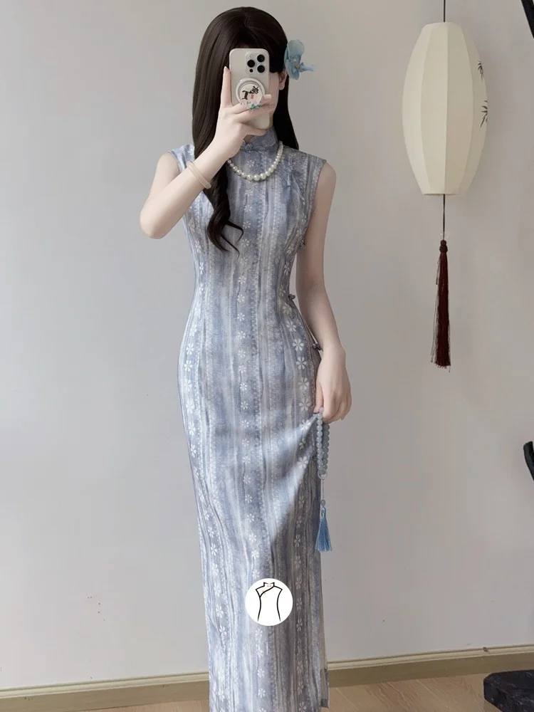 Stunning Blue Vintage Style Chinese Dress Sleeveless White Enhancing Long Qipao Skirt for Young Women Breathable Summer Gown
Stunning Blue Vintage Style Chinese Dress Sleeveless White Enhancing Long Qipao Skirt for Young Women Breathable Summer Gown