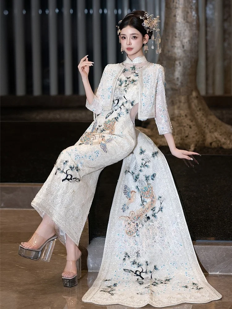 Light-colored cheongsam with ink-wash style trailing Chinese-style new knot luxury toasting clothing
Light-colored cheongsam with ink-wash style trailing Chinese-style new knot luxury toasting clothing