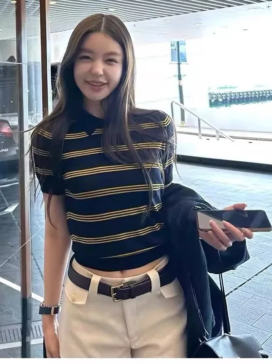 Girls Knitted Ice Silk Shirt Short Sleeve Shoulder T-Shirt Summer 2025 New Style Commute Fashion Slim Fit Korean Version
Girls Knitted Ice Silk Shirt Short Sleeve Shoulder T-Shirt Summer 2025 New Style Commute Fashion Slim Fit Korean Version