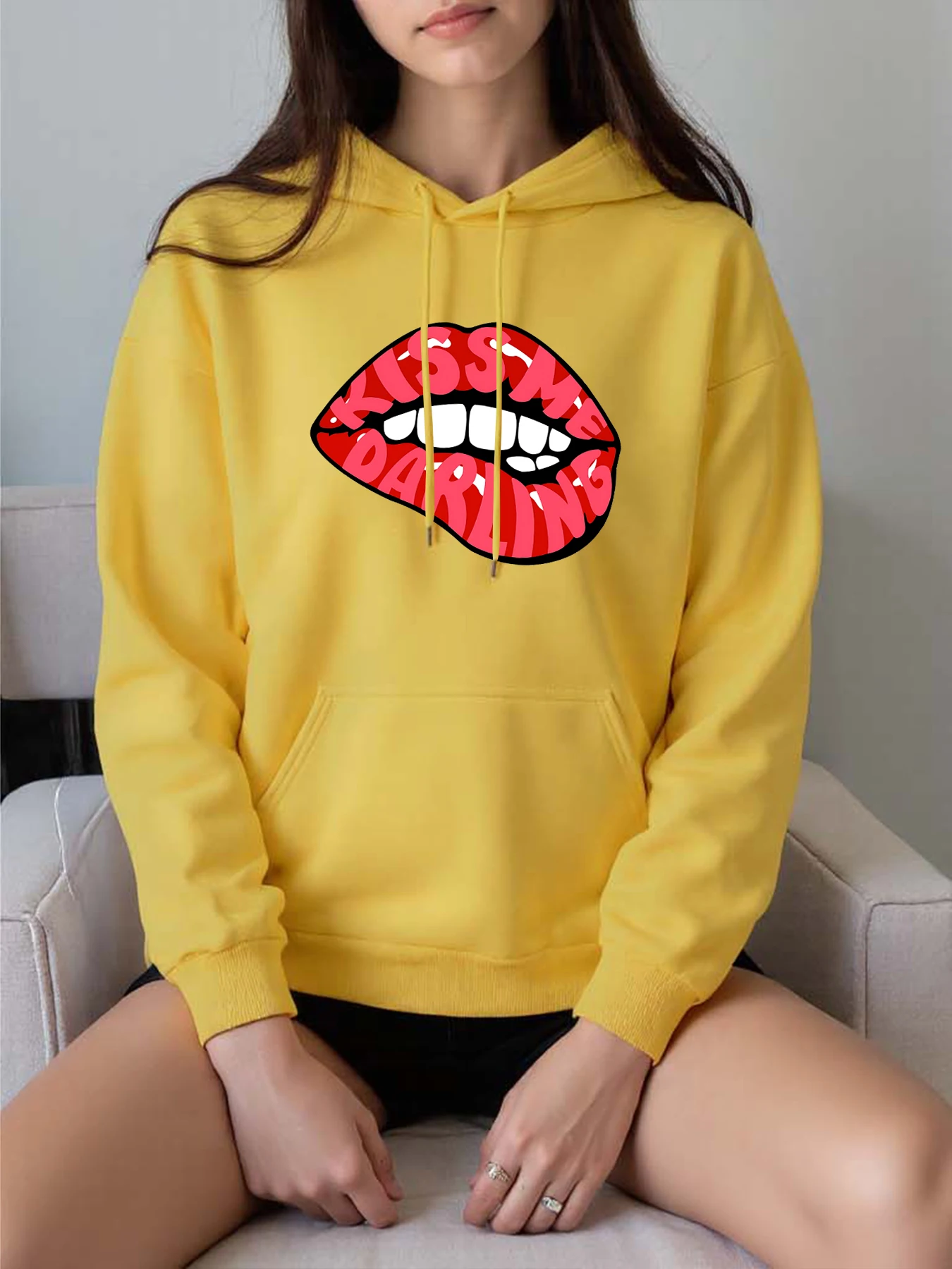 Толстовки с принтом красных губ Kiss Me Darling, женские осенние флисовые толстовки Y2K, повседневная уличная одежда в стиле хип-хоп, универсальные свободные пуловеры
Толстовки с принтом красных губ Kiss Me Darling, женские осенние флисовые толстовки Y2K, повседневная уличная одежда в стиле хип-хоп, универсальные свободные пуловеры