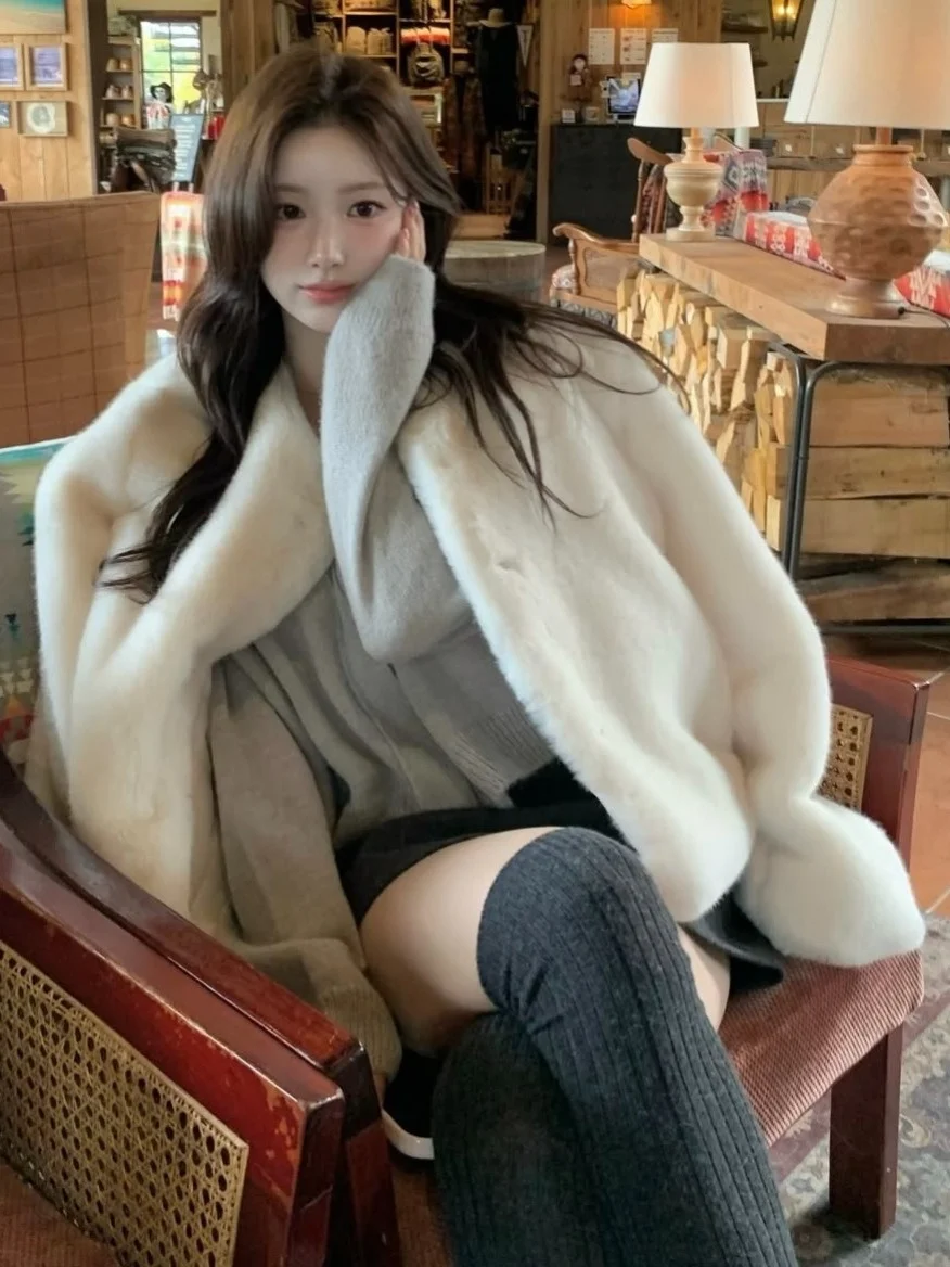 Faionable ort Fur Jaet Women's Winter Coat Eco-friendly Synthetic Fur Inteated Leather And Fur Sli Retro De...
Faionable ort Fur Jaet Women's Winter Coat Eco-friendly Synthetic Fur Inteated Leather And Fur Sli Retro De...