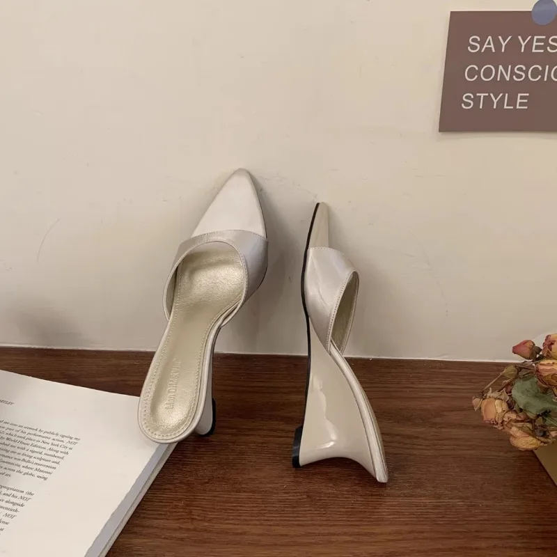 Women High-heeled Sandals French Style Temperament Pointed High Heel Cool Slippers Luxury Satin One-word High Heel Cool Slippers
Women High-heeled Sandals French Style Temperament Pointed High Heel Cool Slippers Luxury Satin One-word High Heel Cool Slippers
