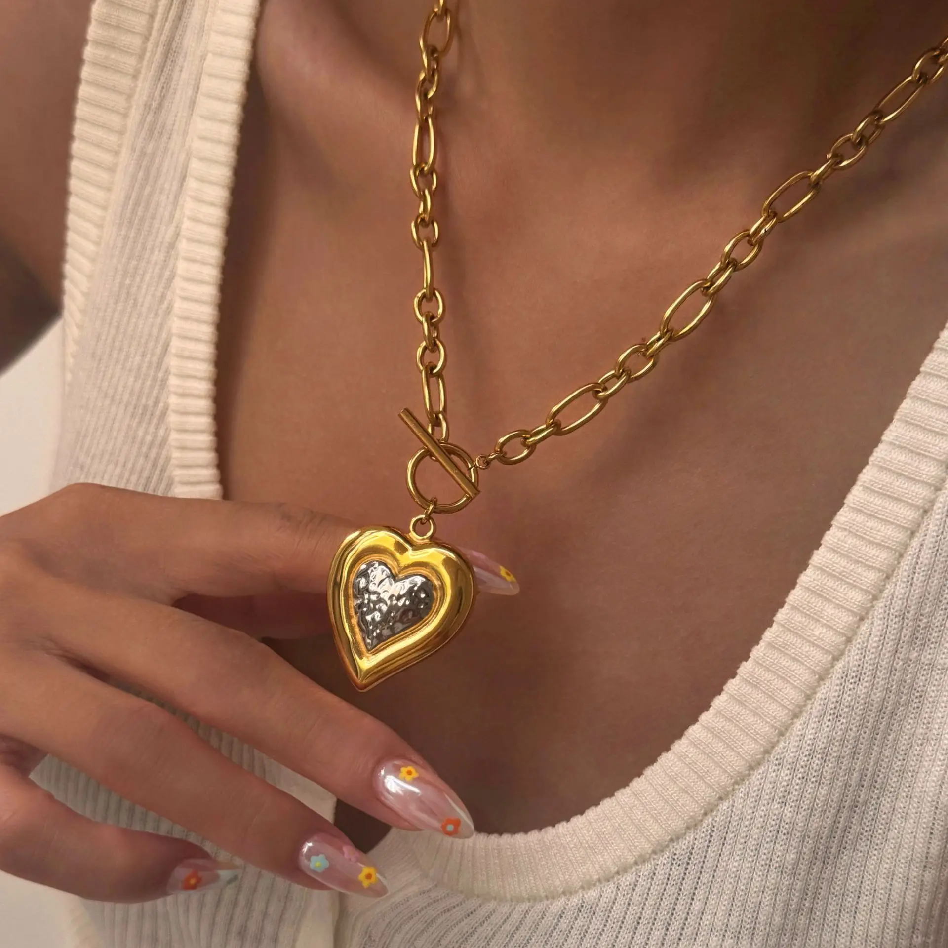 Stainless Steel Exaggerated Large Love Heart Pendants Necklace For Women New Fashion OT Buckle Jewelry Accessories Gifts
Stainless Steel Exaggerated Large Love Heart Pendants Necklace For Women New Fashion OT Buckle Jewelry Accessories Gifts