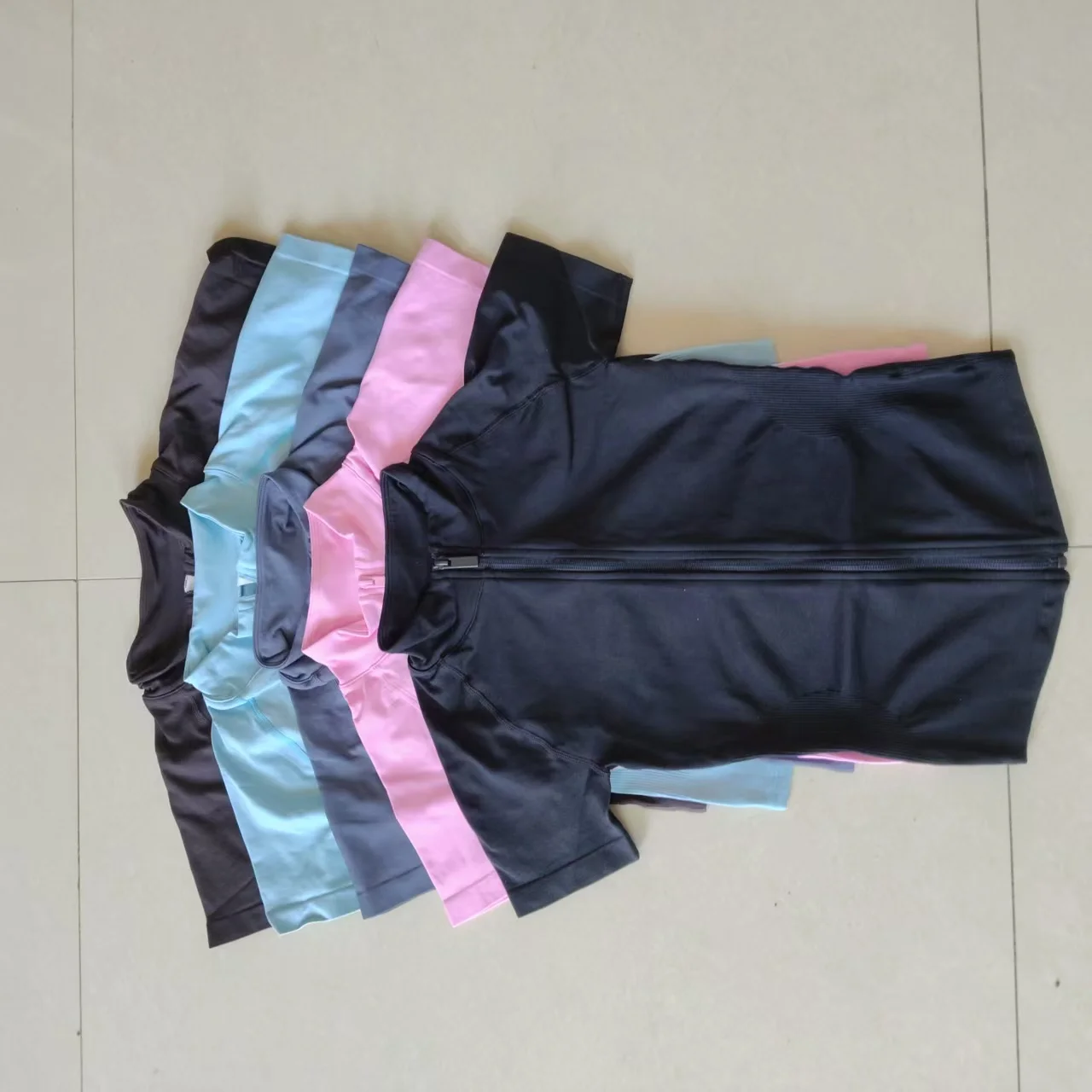 Dneyf Impact Women Full Zip Short Sleeve Fitness Jacket, Slim Fit Seamless Yoga Top, Quick Dry Fabric for Gym & Running Sports
Dneyf Impact Women Full Zip Short Sleeve Fitness Jacket, Slim Fit Seamless Yoga Top, Quick Dry Fabric for Gym & Running Sports