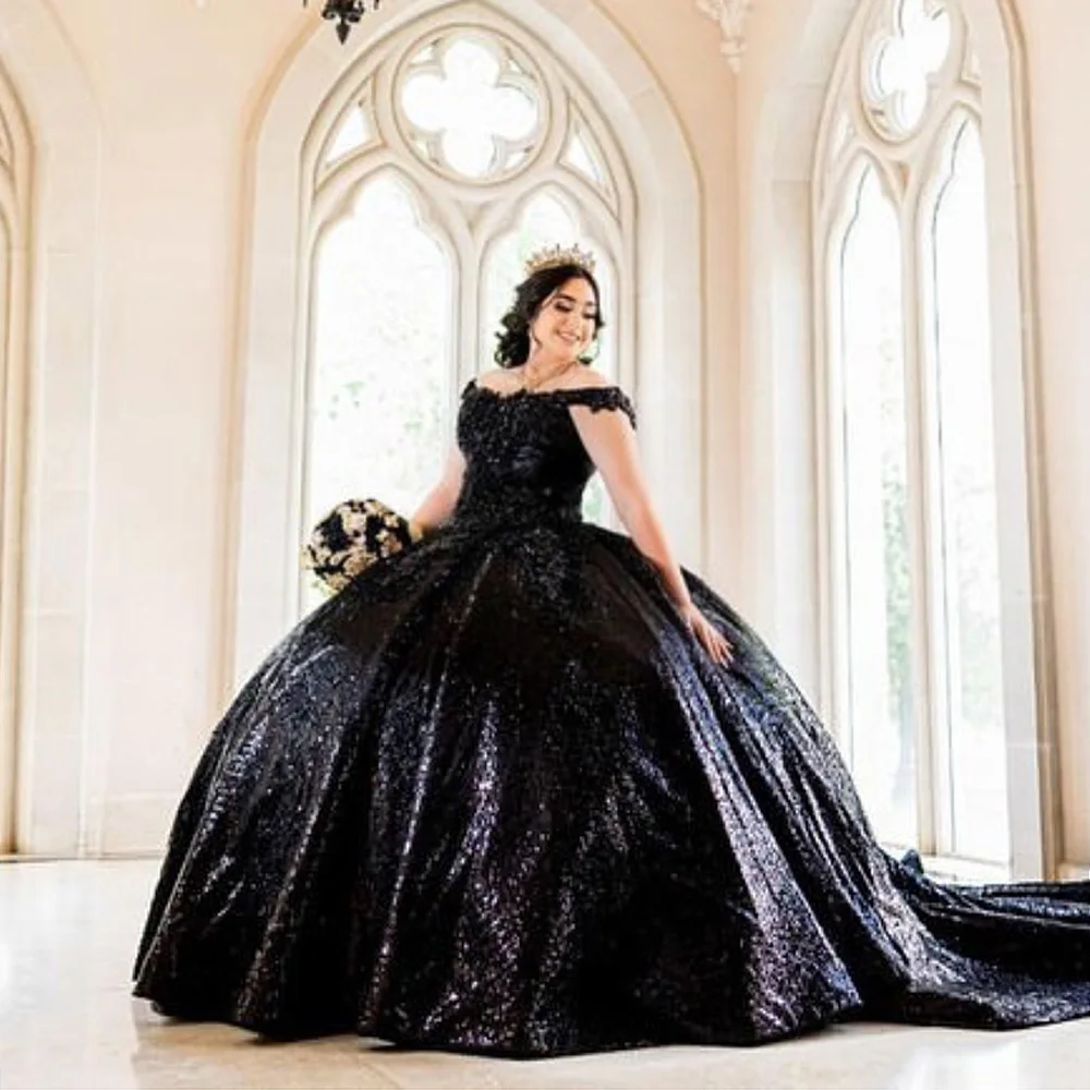 Черные платья Quinceanera 2023 блестящая ткань Ночная королева с открытыми плечами сердечком на шнуровке бальное платье платья на 15 лет
Черные платья Quinceanera 2023 блестящая ткань Ночная королева с открытыми плечами сердечком на шнуровке бальное платье платья на 15 лет