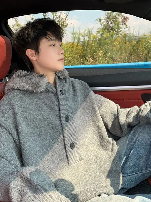 High Quali Heavyweight Autumn Winter Knitwear Loose Thi Long Sve Men's Jaet with Fur Collar Warm Outerwear Top
High Quali Heavyweight Autumn Winter Knitwear Loose Thi Long Sve Men's Jaet with Fur Collar Warm Outerwear Top