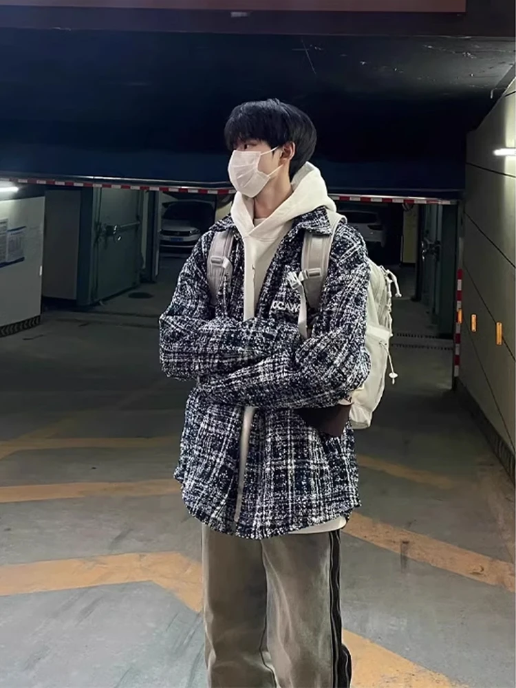 Ele Tweed irt Sle Jaet for Men Spring Autumn Plaid Embroidery Knitted Outerwear Couple's Casual Busin Coat
Ele Tweed irt Sle Jaet for Men Spring Autumn Plaid Embroidery Knitted Outerwear Couple's Casual Busin Coat