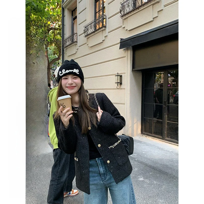 Elegant Short Puffer Jacket Women's Warmth Outerwear Fall Winter New Style Luxury Light Material Long Sleeve No Collar Buttoned
Elegant Short Puffer Jacket Women's Warmth Outerwear Fall Winter New Style Luxury Light Material Long Sleeve No Collar Buttoned