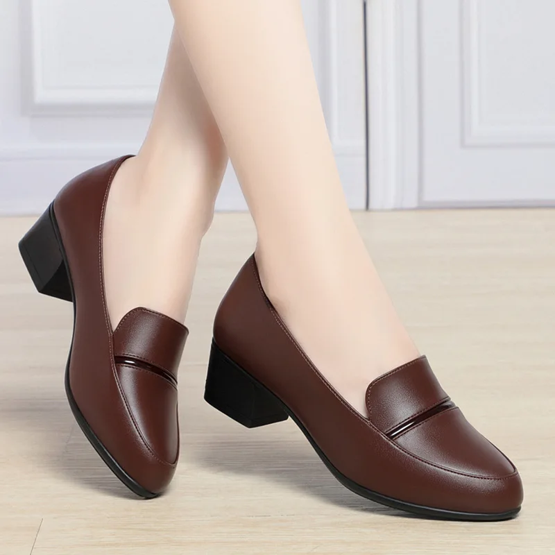 Women's High Heels Fashion Soft Leather Soft Bottom Mother Shoes Spring Autumn Slip on Comfortable Thick Heel Casual Single Shoe
Women's High Heels Fashion Soft Leather Soft Bottom Mother Shoes Spring Autumn Slip on Comfortable Thick Heel Casual Single Shoe
