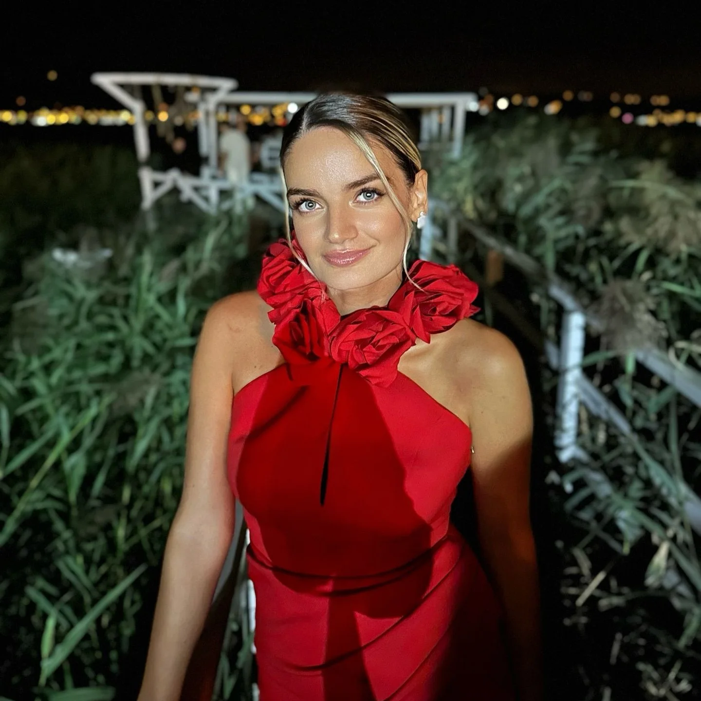 Sexy Off the Shoulder Straps 3D Flower Slit Pleated Long Bandage Dress Sleeveless Floral Bodycon Evening Gown Red Color Women 
Sexy Off the Shoulder Straps 3D Flower Slit Pleated Long Bandage Dress Sleeveless Floral Bodycon Evening Gown Red Color Women