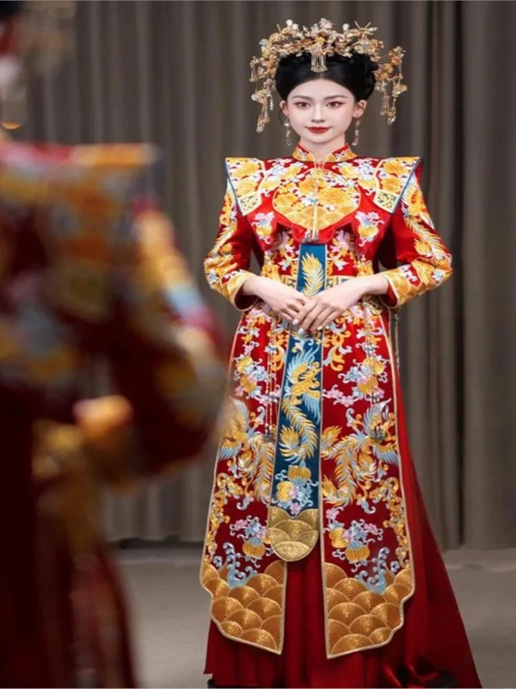 Red heavy embroidery tail-end wedding dress Chinese-style for brides dragon and phoenix toasting clothes
Red heavy embroidery tail-end wedding dress Chinese-style for brides dragon and phoenix toasting clothes