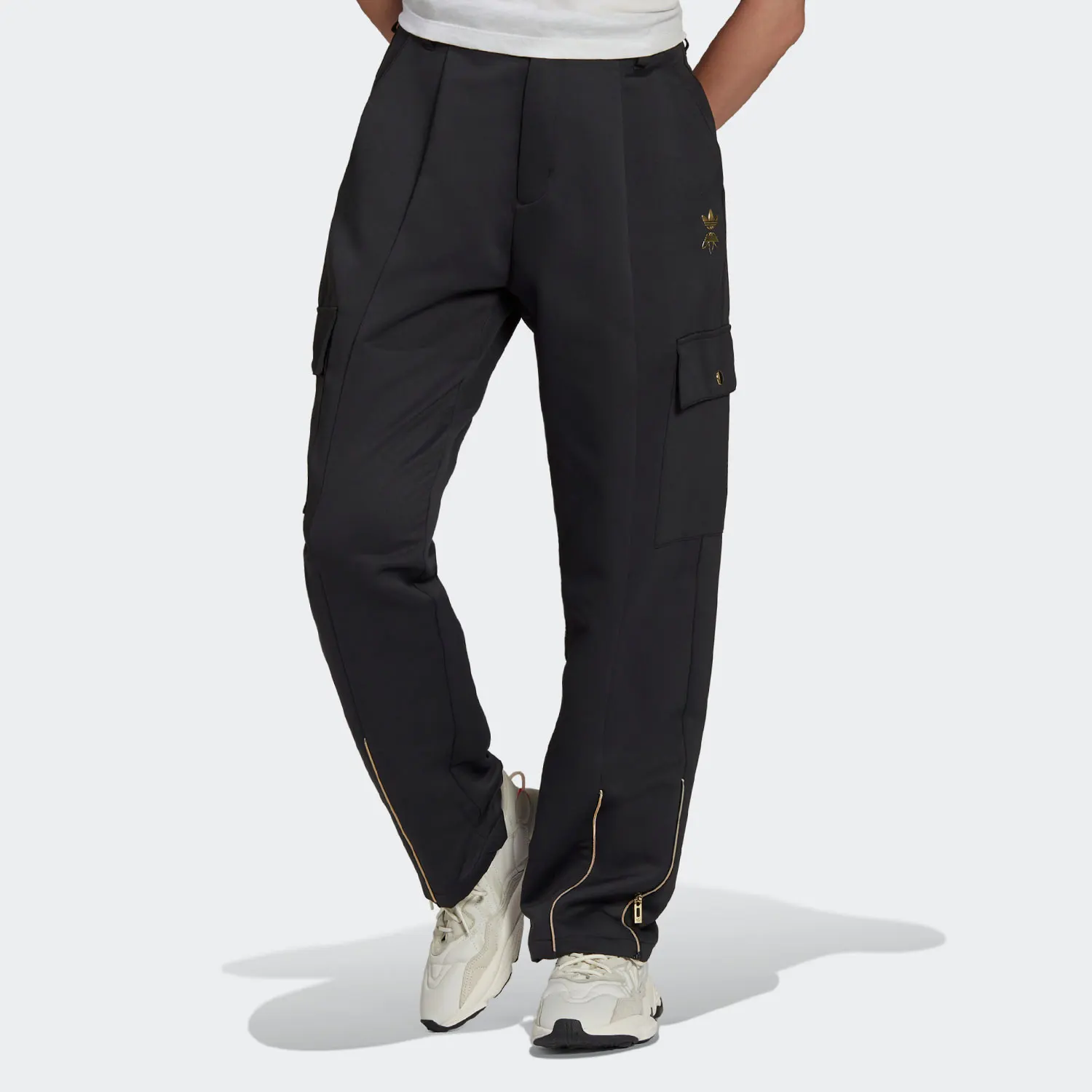 Adidas Genuine Trefoil Women's Fashion Cargo Pants HG6674
Adidas Genuine Trefoil Women's Fashion Cargo Pants HG6674