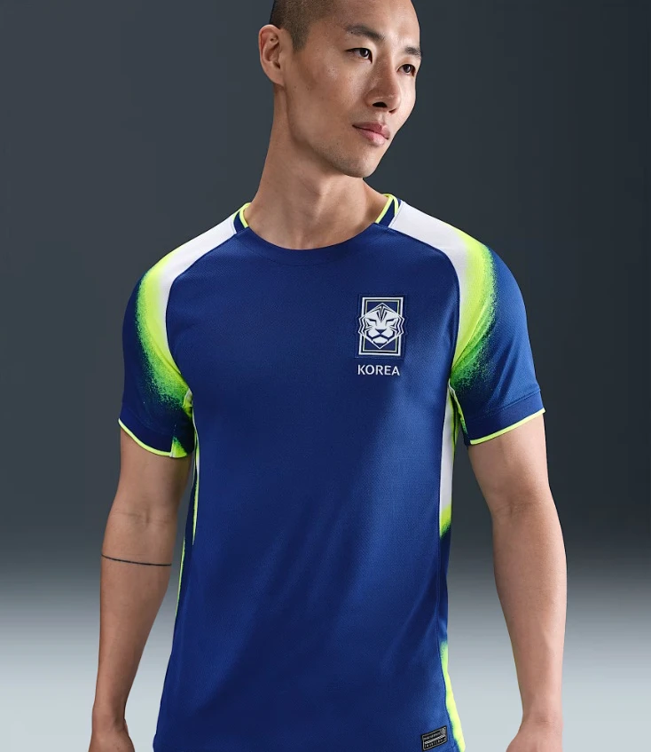 Korean Club 2025 Retro Player Edition Summer Football Quick-Drying T-Shirt Men's Short Sleeve Breathable Motorcycle Casual Loose
Korean Club 2025 Retro Player Edition Summer Football Quick-Drying T-Shirt Men's Short Sleeve Breathable Motorcycle Casual Loose