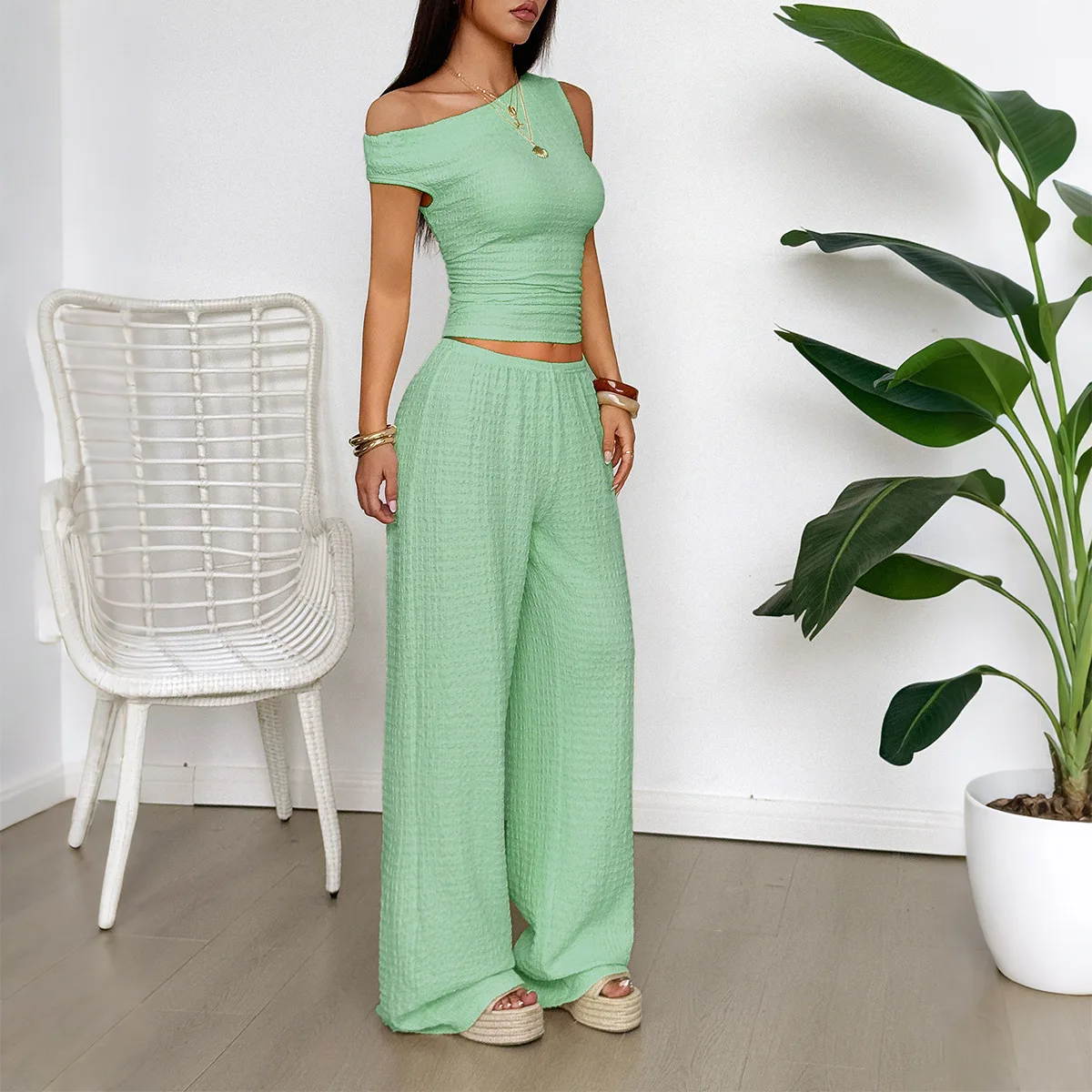 Two Piece Set Women Outfit 2025 Summer New Solid Color Slanted Collar Tank Top & High Waist Casual Wide Leg Long Pants Set
Two Piece Set Women Outfit 2025 Summer New Solid Color Slanted Collar Tank Top & High Waist Casual Wide Leg Long Pants Set