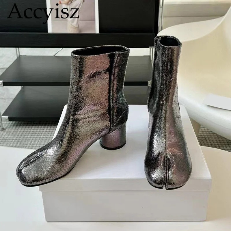Spring and Autumn New Lacquered Leather Split Toe Round Heel Short Boots for Women Solid Color Commuting Fashion Short Boots
Spring and Autumn New Lacquered Leather Split Toe Round Heel Short Boots for Women Solid Color Commuting Fashion Short Boots