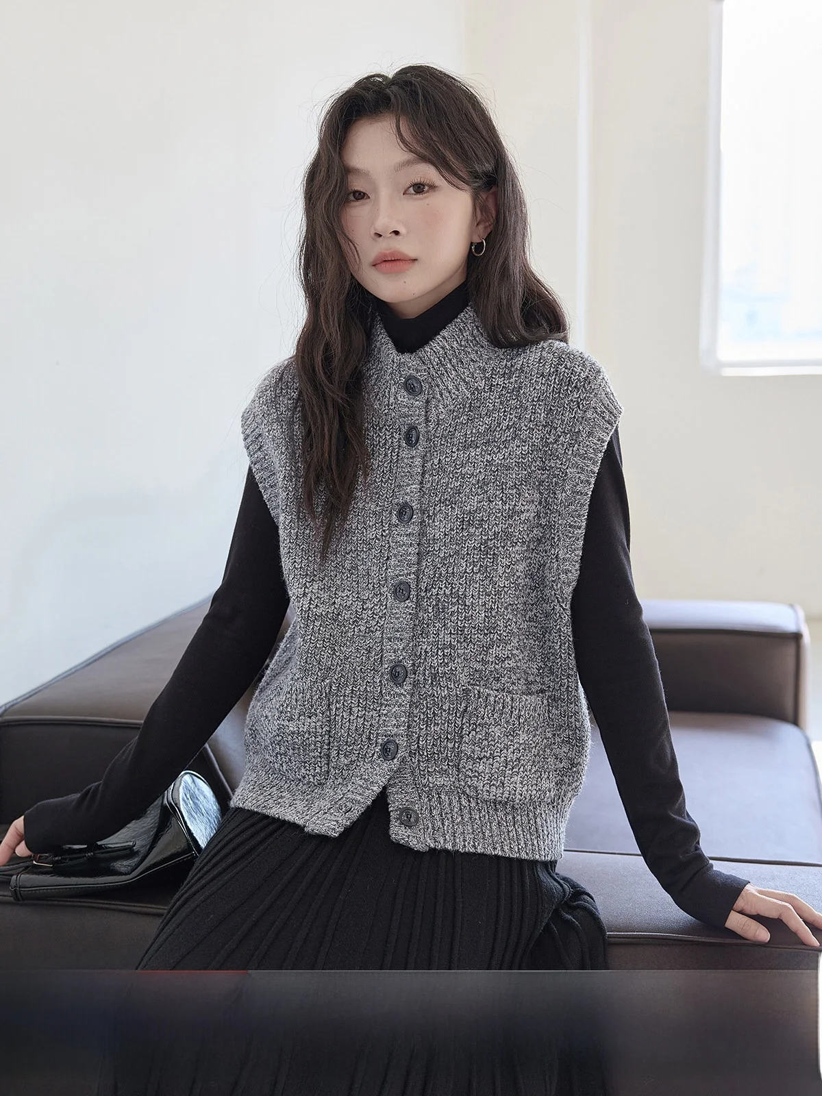 Gray Knitted Open Cardigan Women's Spring 2026 New Retro Versatile Layering Sleeveless Cardigan HUIXI Commute Style Pure Color
Gray Knitted Open Cardigan Women's Spring 2026 New Retro Versatile Layering Sleeveless Cardigan HUIXI Commute Style Pure Color