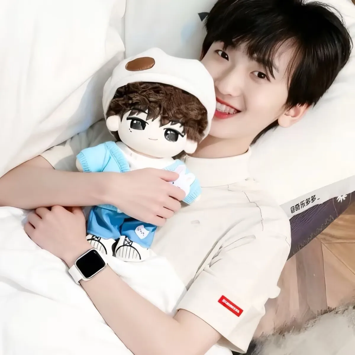 Original TF fourth-generation Zuo Qihan character 20cm cotton doll plush celebrity cosplay high-end doll gift
Original TF fourth-generation Zuo Qihan character 20cm cotton doll plush celebrity cosplay high-end doll gift