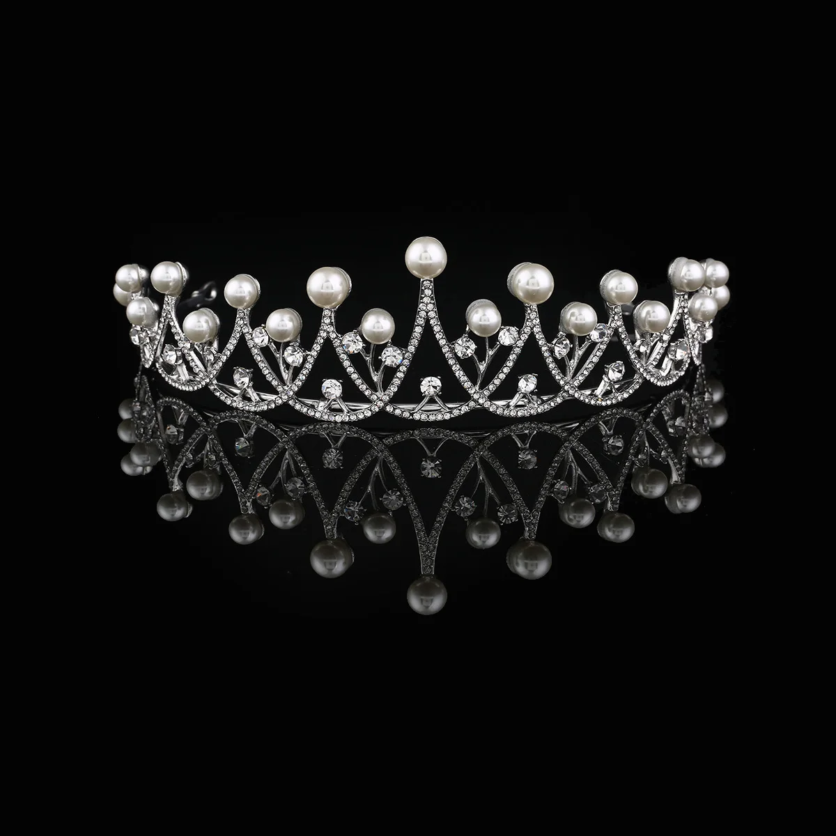 Shiny Alloy Tiara with Rhinestones and Pearls Sparkling Headpiece for Bridal Evening Gown Silver Bridal Hair Loop
Shiny Alloy Tiara with Rhinestones and Pearls Sparkling Headpiece for Bridal Evening Gown Silver Bridal Hair Loop