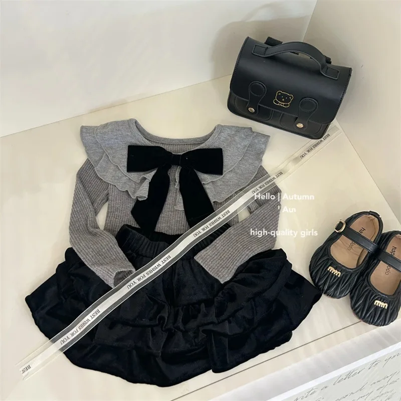 【Autumn suit】Girls' Autumn and Winter New Gray Bow Top Western Style Fashion Velvet Skirt Outfit
【Autumn suit】Girls' Autumn and Winter New Gray Bow Top Western Style Fashion Velvet Skirt Outfit