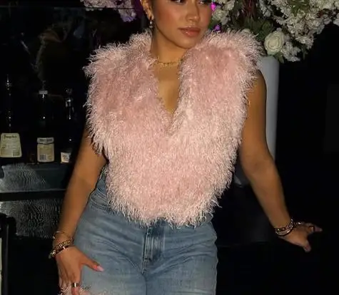 Women's Sleeveless Backless Strapless V-Neck Fur Hanging Neck Solid Color Top for Autumn And Winter Sexy Trendy
Women's Sleeveless Backless Strapless V-Neck Fur Hanging Neck Solid Color Top for Autumn And Winter Sexy Trendy