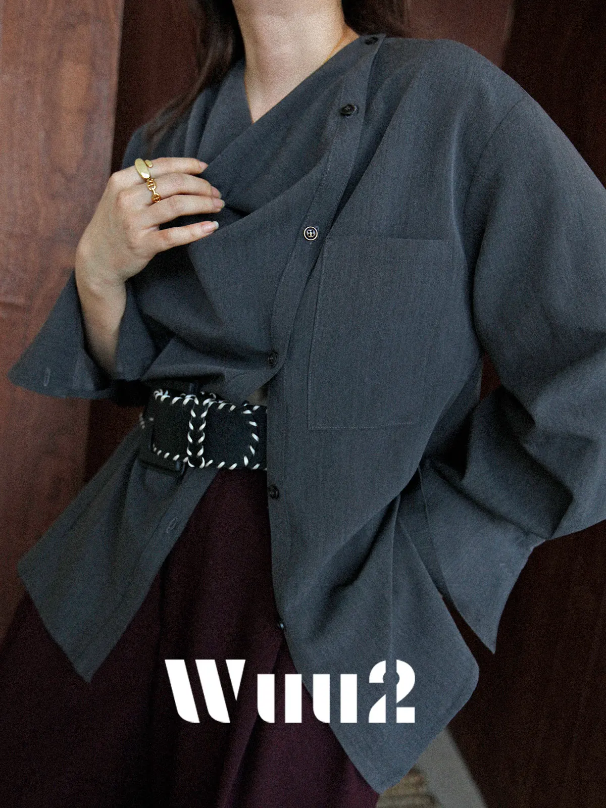 Асимметричный женский топ с воротником для офиса и повседневной носки, дизайн Wuu2 Polar Night World, с эффектом многослойности и свободным воротником
Асимметричный женский топ с воротником для офиса и повседневной носки, дизайн Wuu2 Polar Night World, с эффектом многослойности и свободным воротником