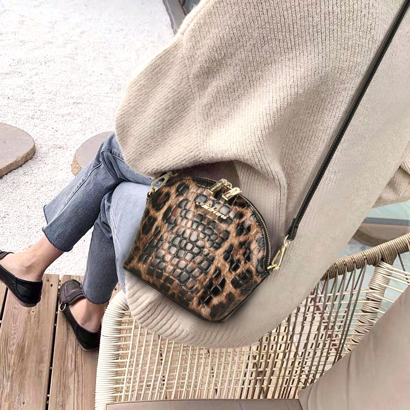 Aidrani Fashionable mini shell women's single shoulder crossbody bag, made of high - quality cowhide with leopard print
Aidrani Fashionable mini shell women's single shoulder crossbody bag, made of high - quality cowhide with leopard print