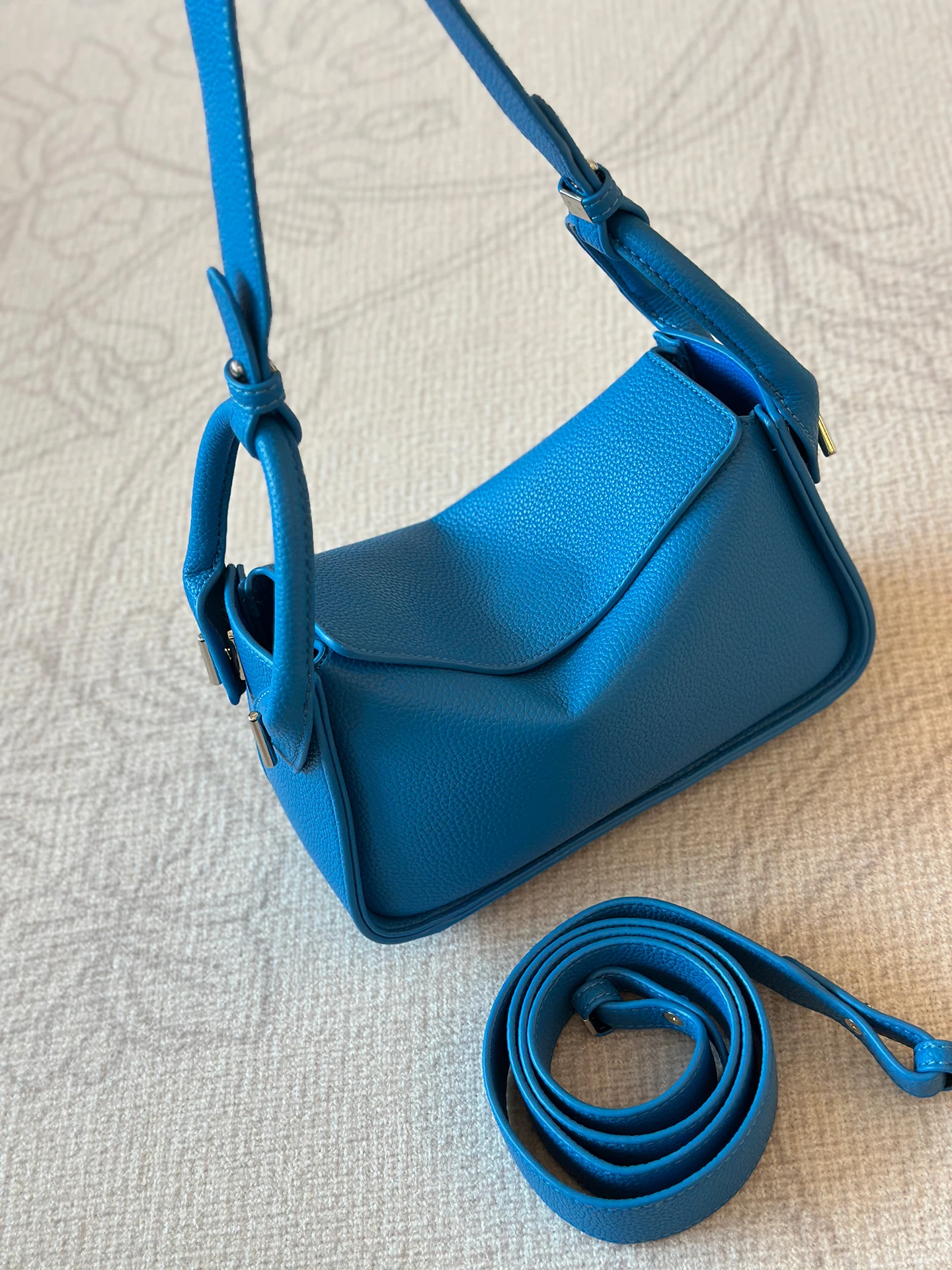 Blue Precision Work Bag Women's Shoulder Crossbody Tote Bag for Office Chic Style 2026 New Fashion Handbag Pure Color
Blue Precision Work Bag Women's Shoulder Crossbody Tote Bag for Office Chic Style 2026 New Fashion Handbag Pure Color