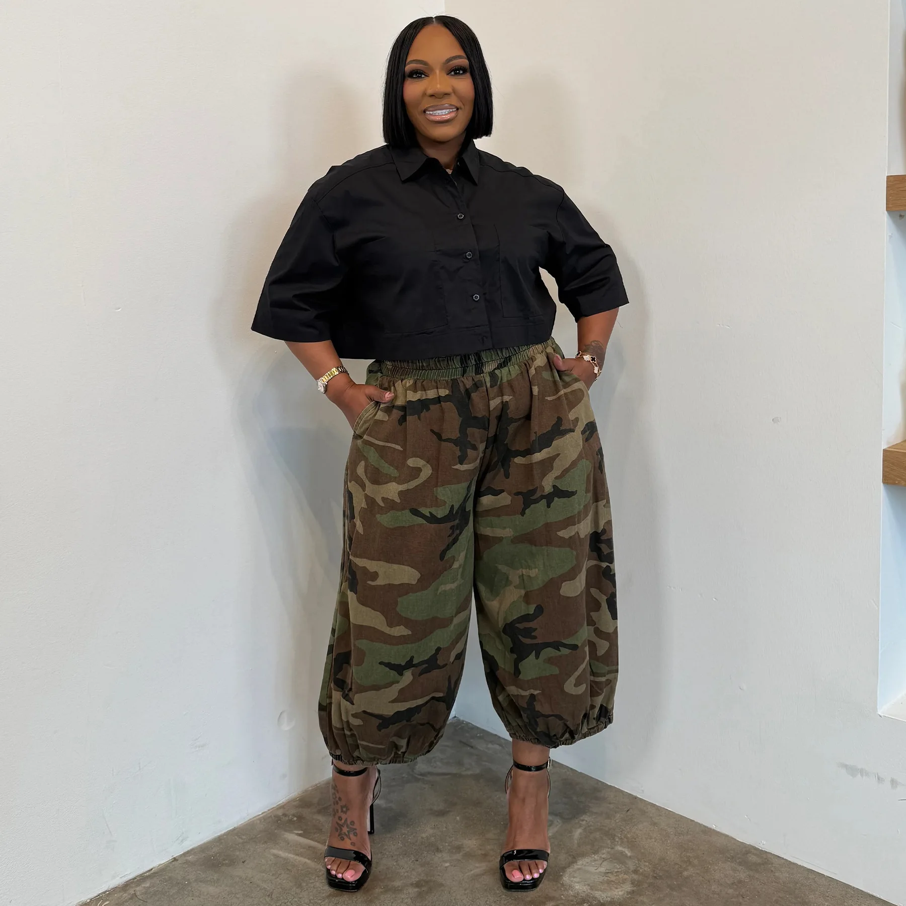 Plus Size Women Camo Print Elastic Waist Wide Leg Pants Casual Streetwear Loose Fit Trousers High Waisted Bottoms for Ladies
Plus Size Women Camo Print Elastic Waist Wide Leg Pants Casual Streetwear Loose Fit Trousers High Waisted Bottoms for Ladies