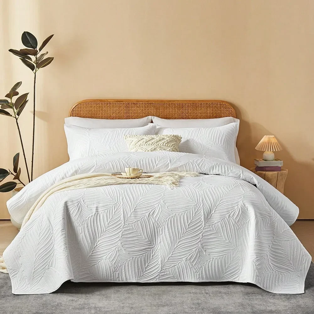 2/3pcs Elegant Microfiber Quilt Set - Soft & Lightweight, Luxurious Leaf Pattern Bedspread & Pillowcases In Beige/Grey - Soundwa
2/3pcs Elegant Microfiber Quilt Set - Soft & Lightweight, Luxurious Leaf Pattern Bedspread & Pillowcases In Beige/Grey - Soundwa