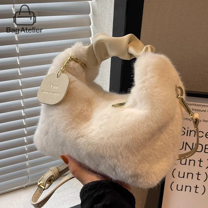 Women's Soft Plush Handbag Shoulder Bag New Fashion Korean Travel Shopping Autumn And Winter Simple Crossbody Bag
Women's Soft Plush Handbag Shoulder Bag New Fashion Korean Travel Shopping Autumn And Winter Simple Crossbody Bag