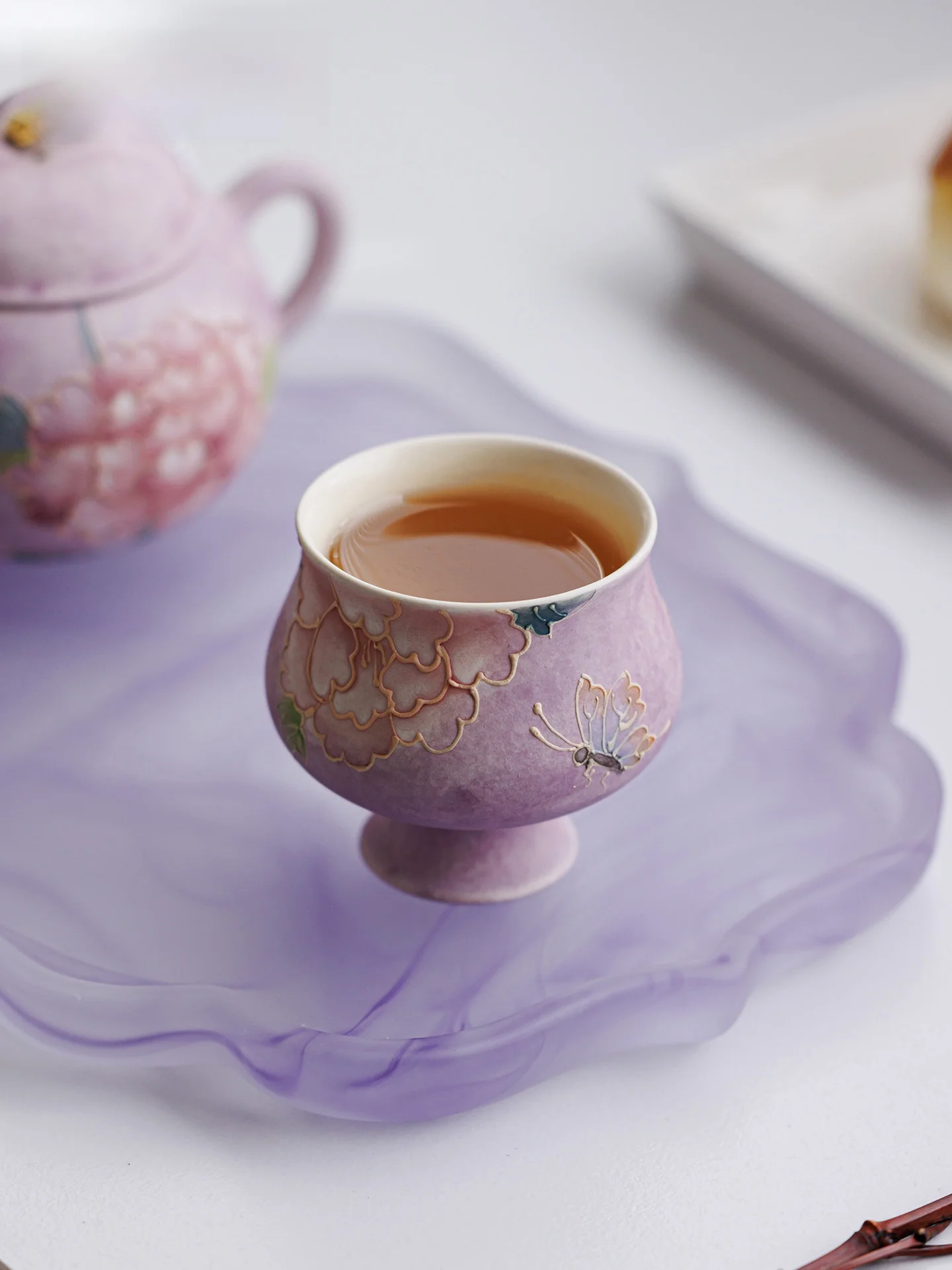 Chinese Style Hand-Painted Ceramic High Foot Cup Tea Cup Women's Personal Specialty Owner Cup Single Cup Gongfu Tea Drinking Set
Chinese Style Hand-Painted Ceramic High Foot Cup Tea Cup Women's Personal Specialty Owner Cup Single Cup Gongfu Tea Drinking Set