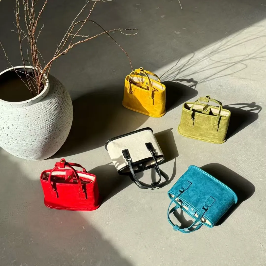 FIRMRANCH Retro Quality Solid Color Sheep Shearling Square Handbag Mini Genuine Leather Hand-Held Tote Chic Purse
FIRMRANCH Retro Quality Solid Color Sheep Shearling Square Handbag Mini Genuine Leather Hand-Held Tote Chic Purse