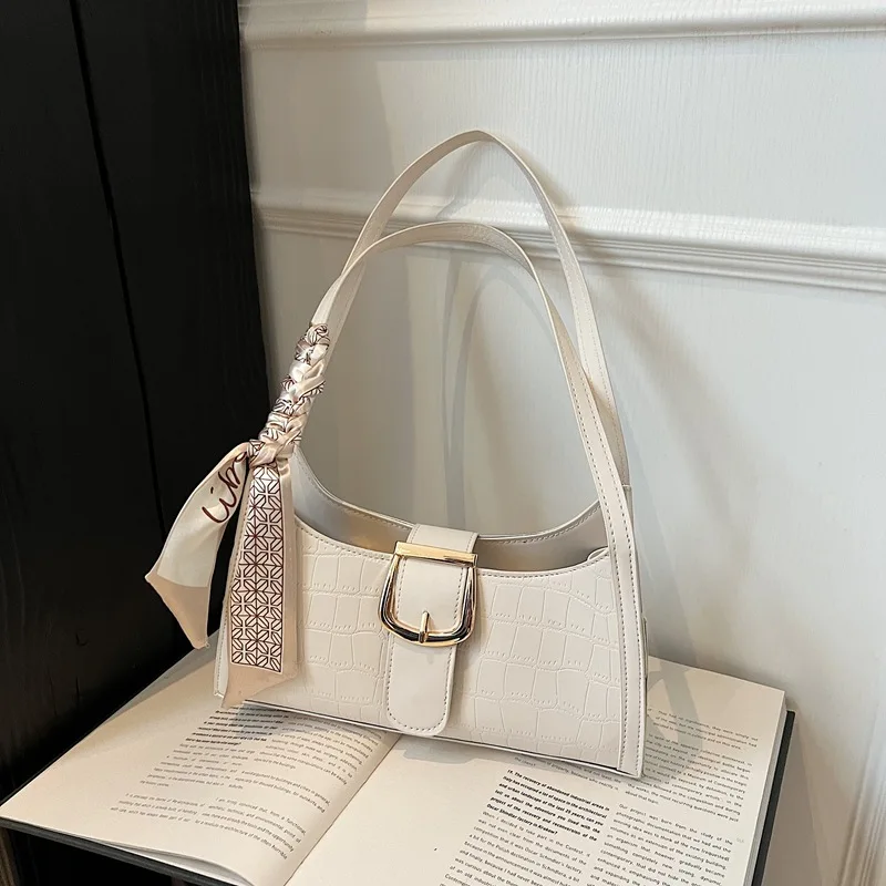 Cross-border new simple temperament underarm bag women's fashion versatile commuter shoulder bag retro silk scarf handbag
Cross-border new simple temperament underarm bag women's fashion versatile commuter shoulder bag retro silk scarf handbag