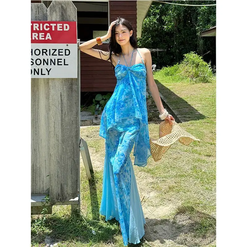 French blue temperament vacation island hanging neck strapless top women's summer new collection waist slimming skirt set
French blue temperament vacation island hanging neck strapless top women's summer new collection waist slimming skirt set