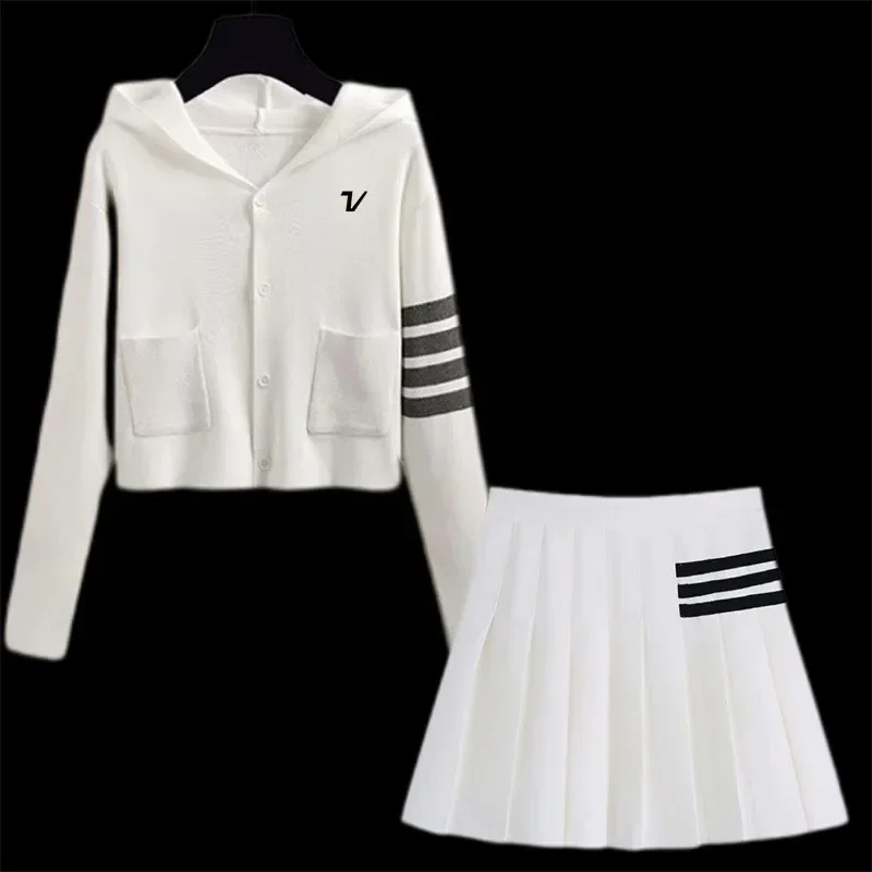2025 New Spring Women Golf Wear Two Piece Set Hooded Knit Cardigan + Mini Skirt High Quality Golf Suits Women Golf Clothes
2025 New Spring Women Golf Wear Two Piece Set Hooded Knit Cardigan + Mini Skirt High Quality Golf Suits Women Golf Clothes