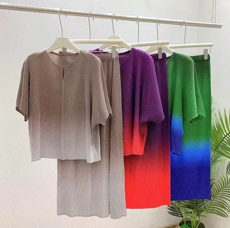 Miyake Pleated Fashion Loose Gradient Color Women's Set Elastic Waist Skirt Female Two-piece Sets 2025 Spring New Tide
Miyake Pleated Fashion Loose Gradient Color Women's Set Elastic Waist Skirt Female Two-piece Sets 2025 Spring New Tide